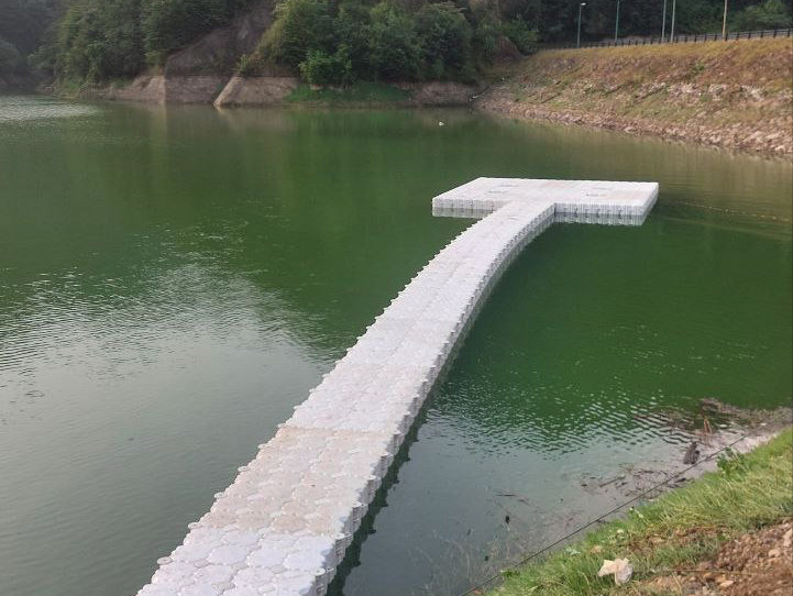 نصب اسکله اوان در سد میجران رامسر نصب اسکله اوان در سد میجران رامسر