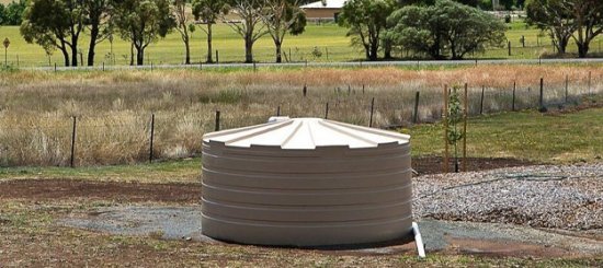 بهترین مخزن آب برای باغ + نکات مهم درمورد نصب تانکر آب در باغ