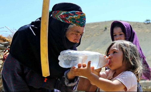 زندگی روستاییان بدون لولهکشی آب چگونه میگذرد؟ زندگی روستاییان بدون لولهکشی آب چگونه میگذرد؟